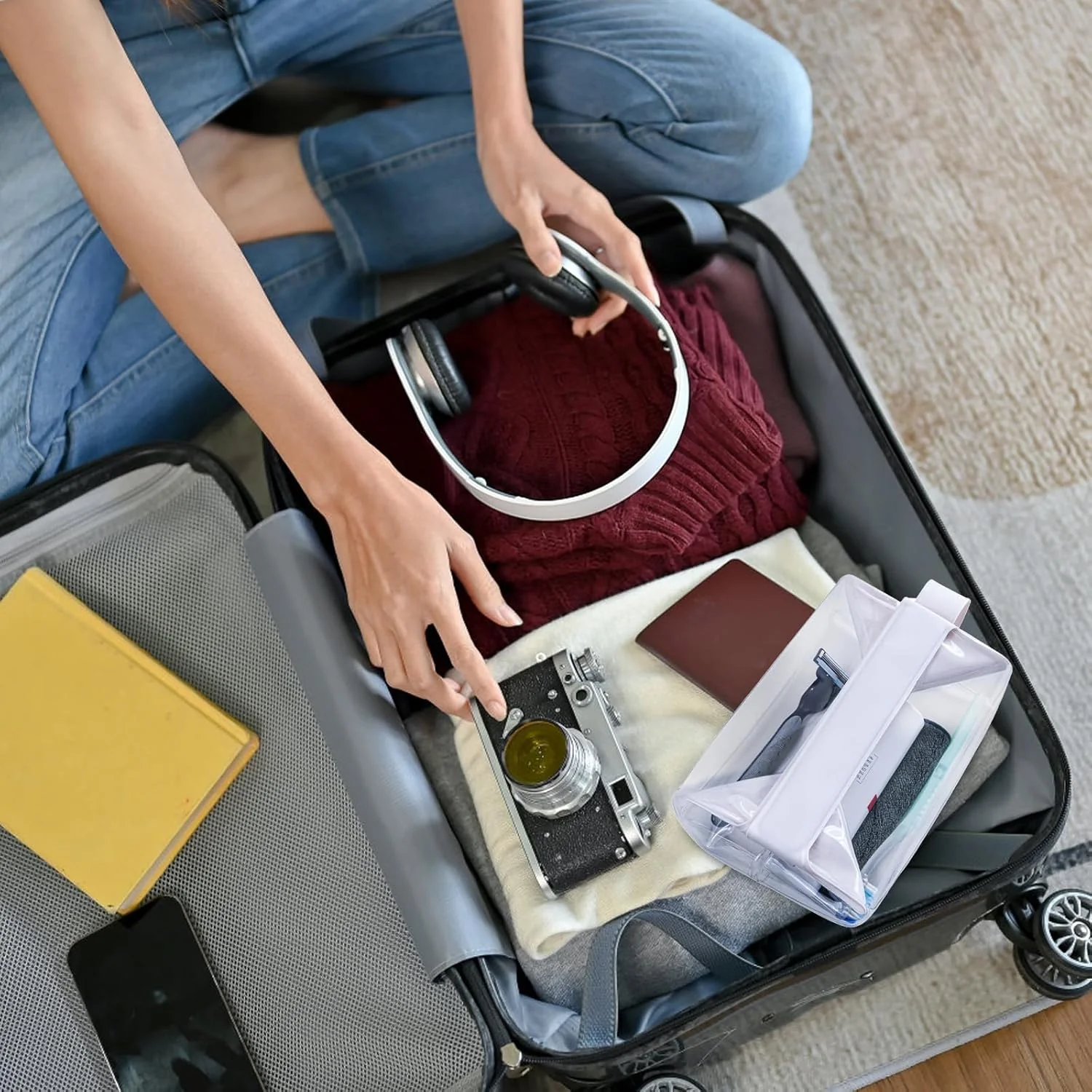 👜 Magnetic Toiletry Bag - Image 8